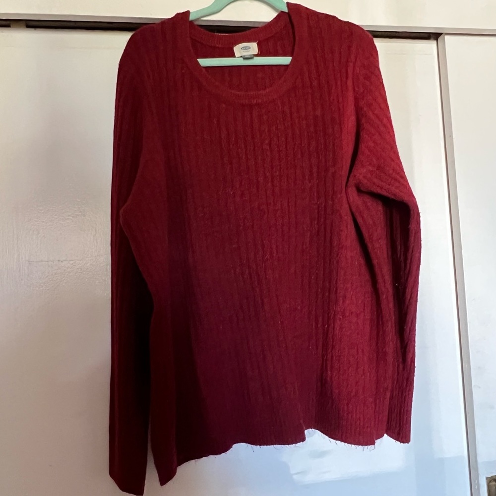 Ribbed crew neck sweater
